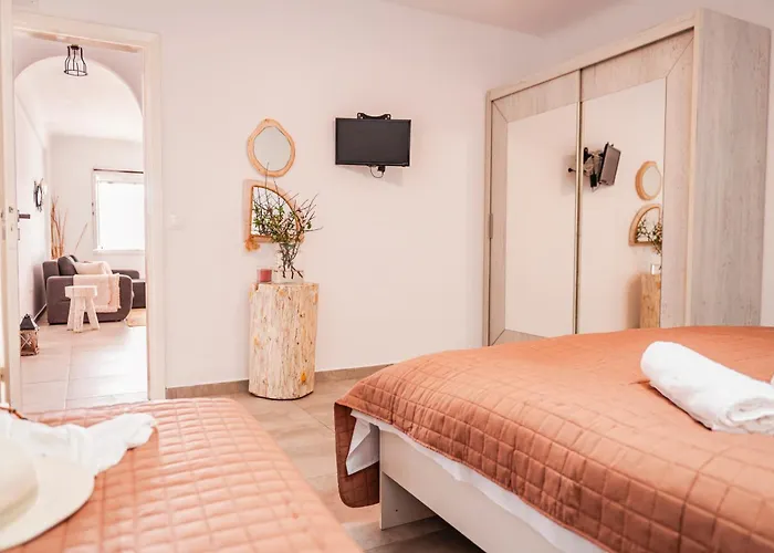 Sunlight Ornos Suites, Private Hot Tub Appartement *